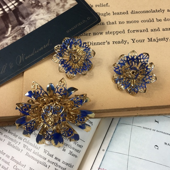 Vintage Gold Tone Filigree & Blue Enamel Set - Picture 3 of 8